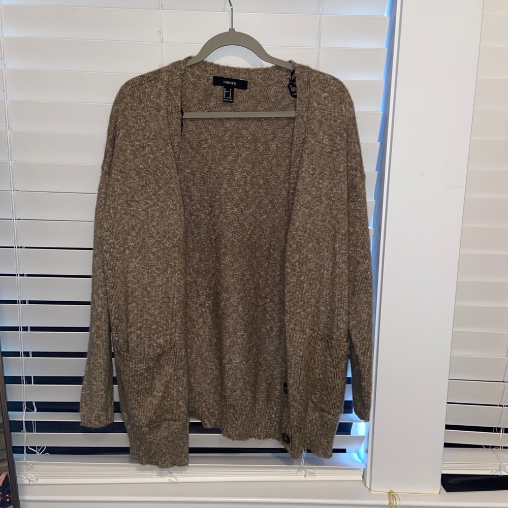 Comfortable and warm cardigan with buttons on side
